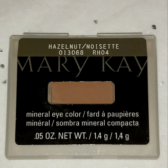 HAZELNUT Mineral Eyeshadow by Mary Kay - Picture 4 of 10